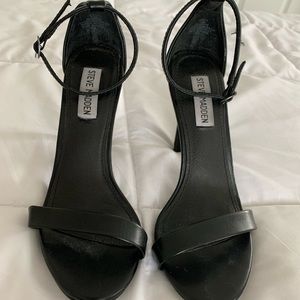 Steve Madden black heel